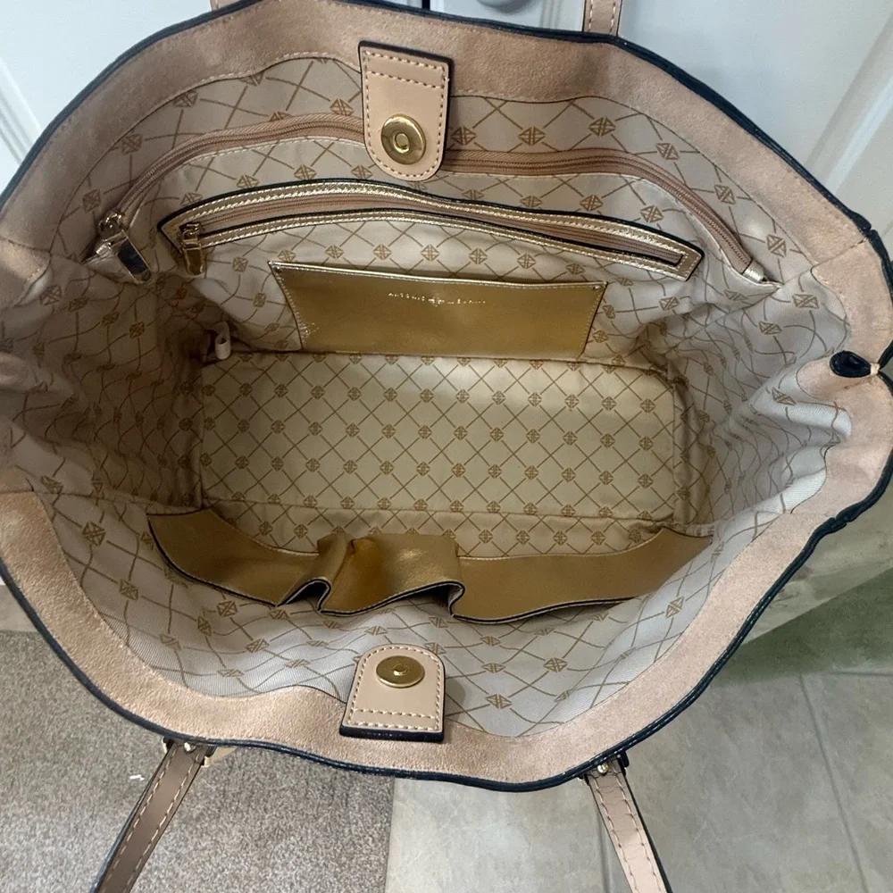 Elegant Black Tote Bag - Picture 6 of 12